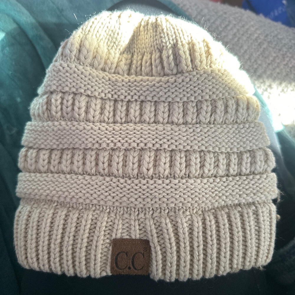 Winter Hat with ponytail hole